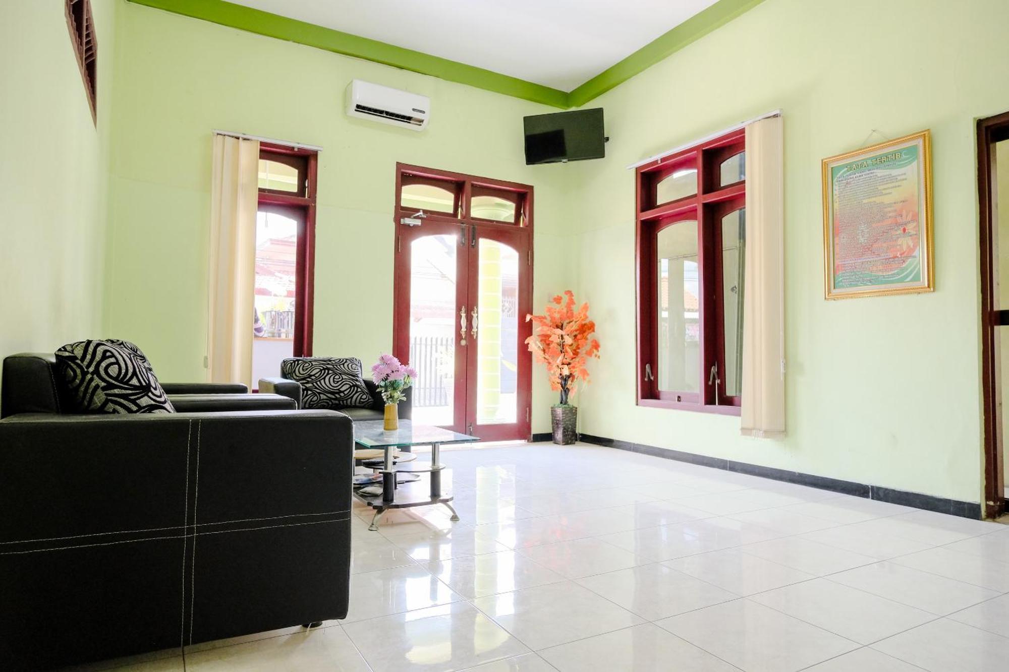 Oyo Life 2508 Alba Suites Homestay Syariah Tulungagung Dış mekan fotoğraf