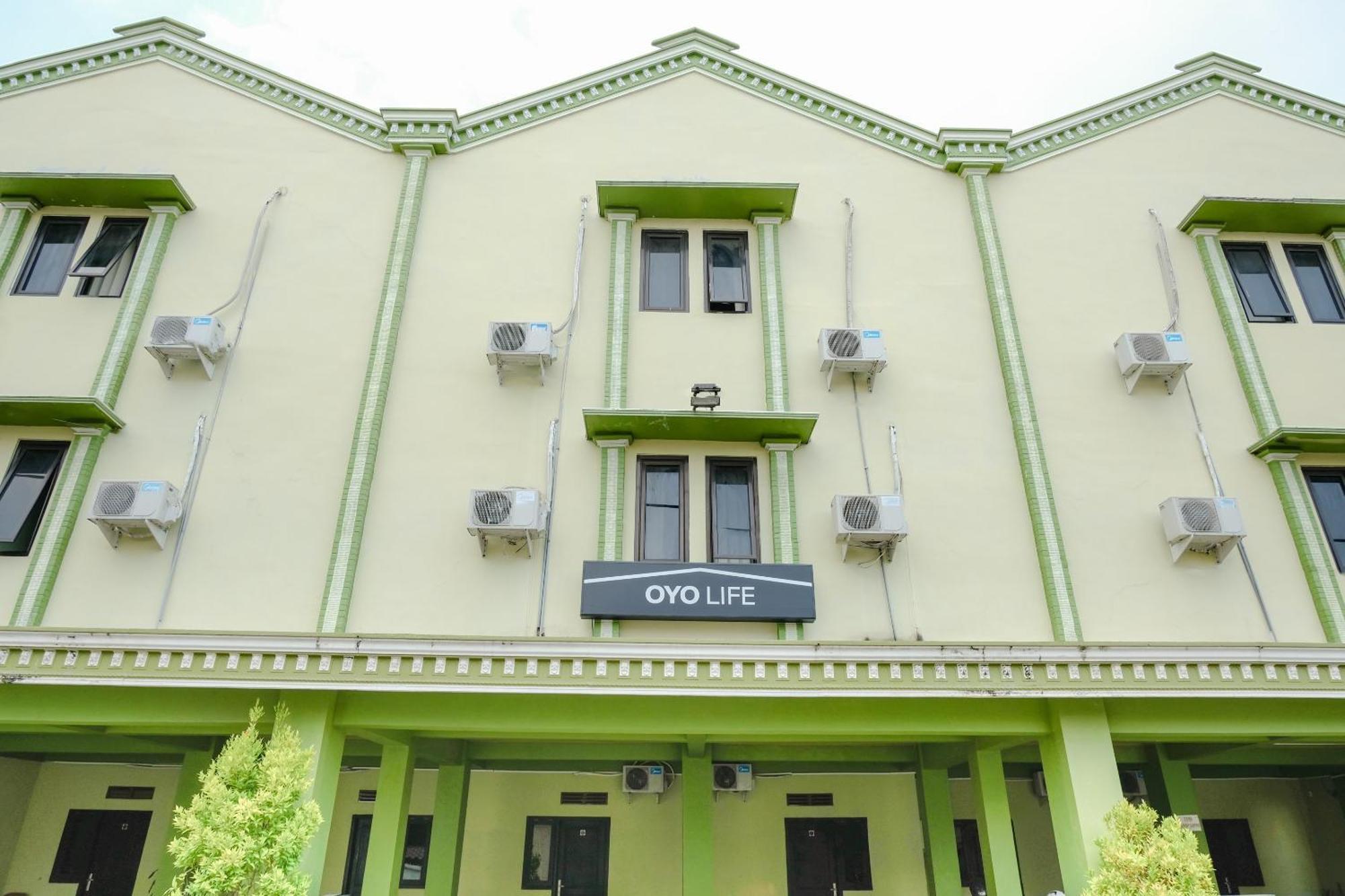 Oyo Life 2508 Alba Suites Homestay Syariah Tulungagung Dış mekan fotoğraf