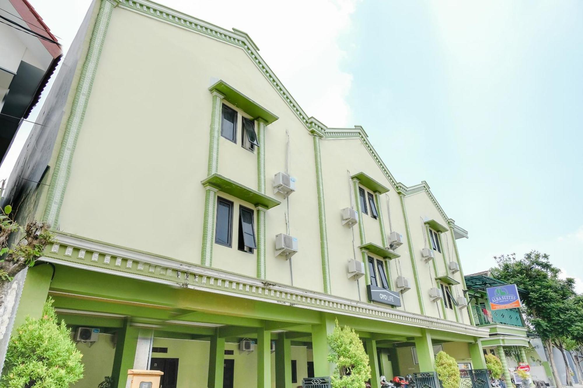 Oyo Life 2508 Alba Suites Homestay Syariah Tulungagung Dış mekan fotoğraf